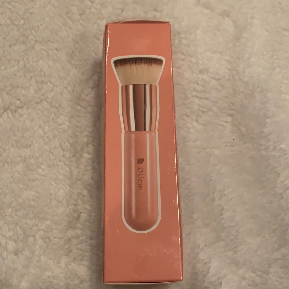**FINAL MARKDOWN** Ducare Kabuki foundation brush